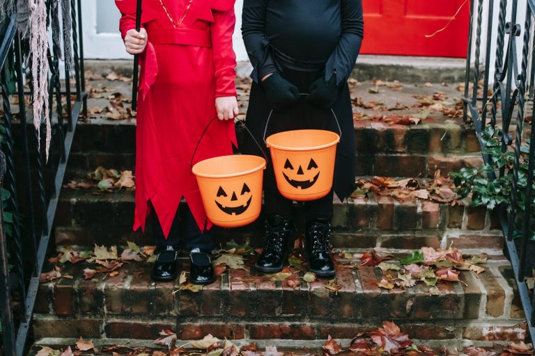 Trick or Treat Alternatives to Candy on Halloween | Kids Dental Hygiene